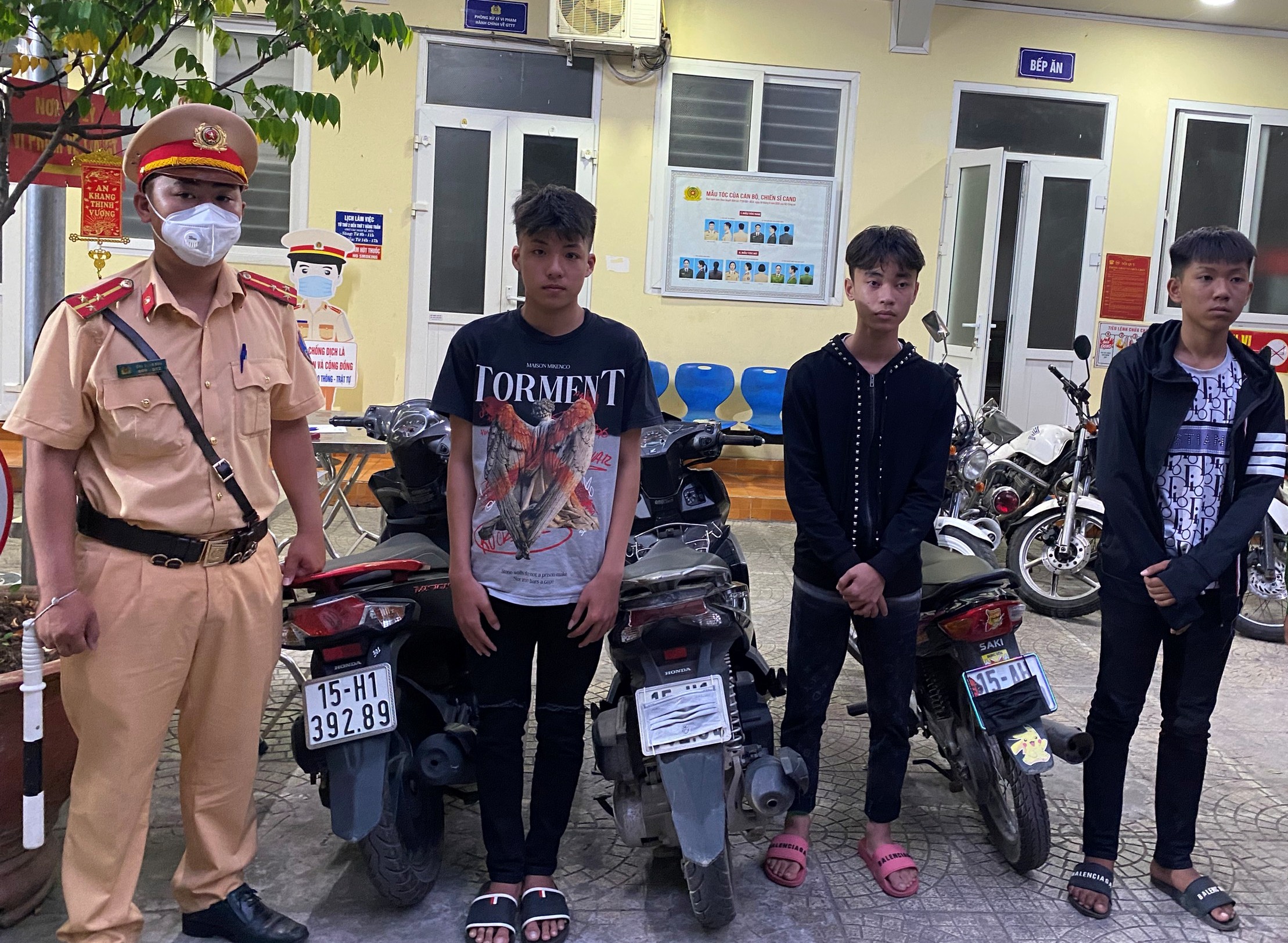 Công an quận Hồng Bàng: Bắt giữ, xử lý 3 trường hợp điều khiển xe mô tô lạng lách, đánh võng